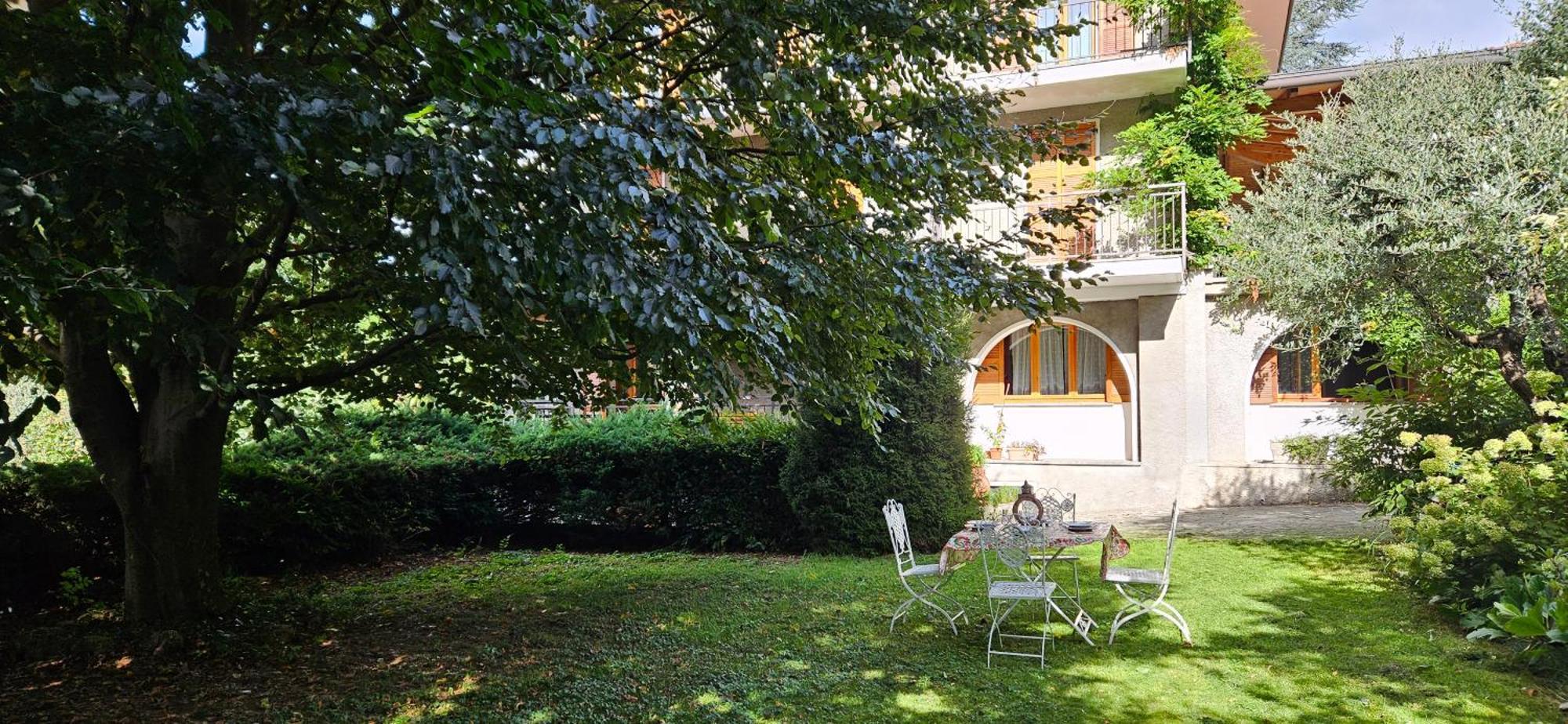 Appartamento Con Ingresso Autonomo, Giardino Privato E Portico Introbio Exteriör bild