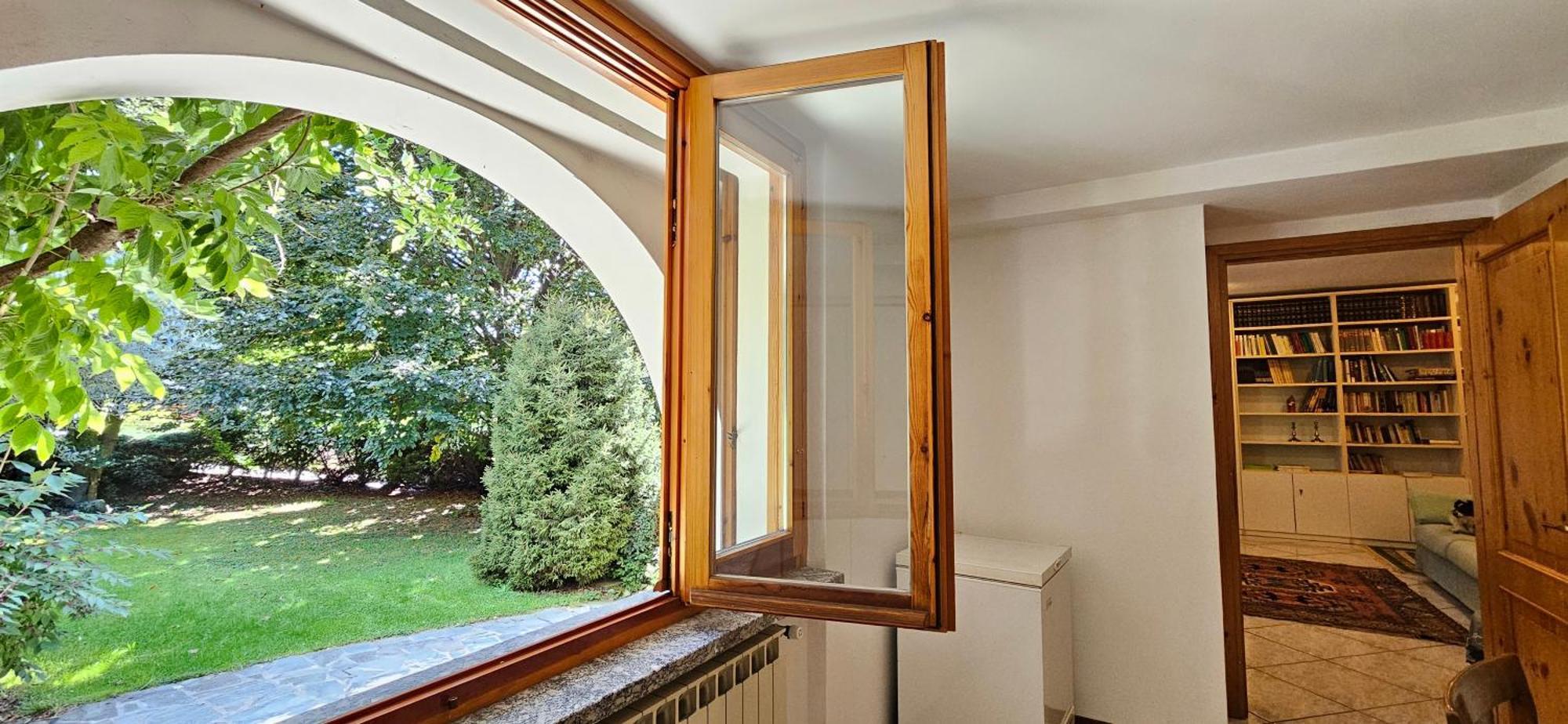 Appartamento Con Ingresso Autonomo, Giardino Privato E Portico Introbio Exteriör bild